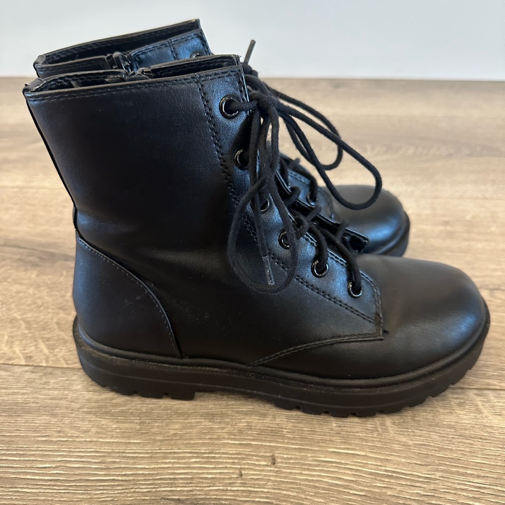 Black UNR8D Firm Combat Boots Size